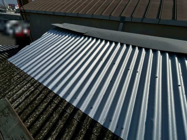 大波スレート鉄板　取り付け完了